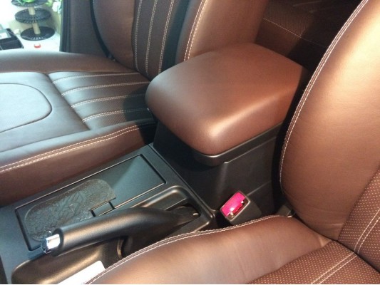 Перетяжка центрального подлокотника