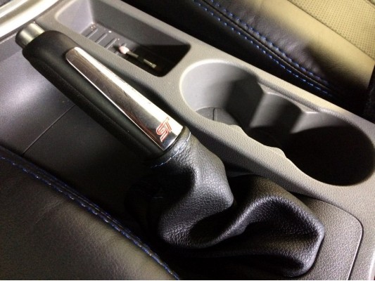 Перетяжка рычага и чехла КПП